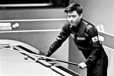 他不断示意 他不断示意