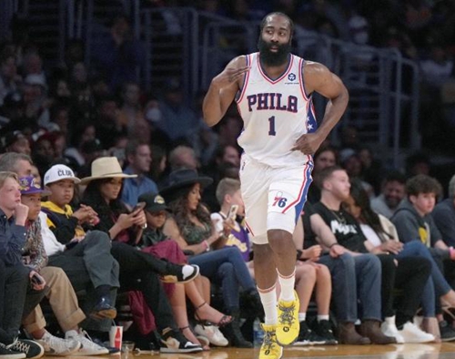 触球在足球 触球在足球